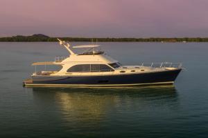 PB70 Palm Beach Motor Yachts